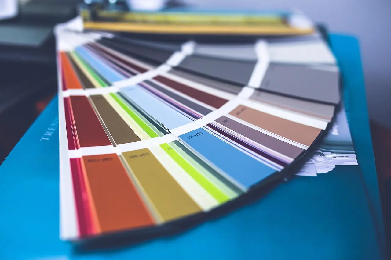 Farver der samler hjemmet: Sådan vælger og maler du den rette palette